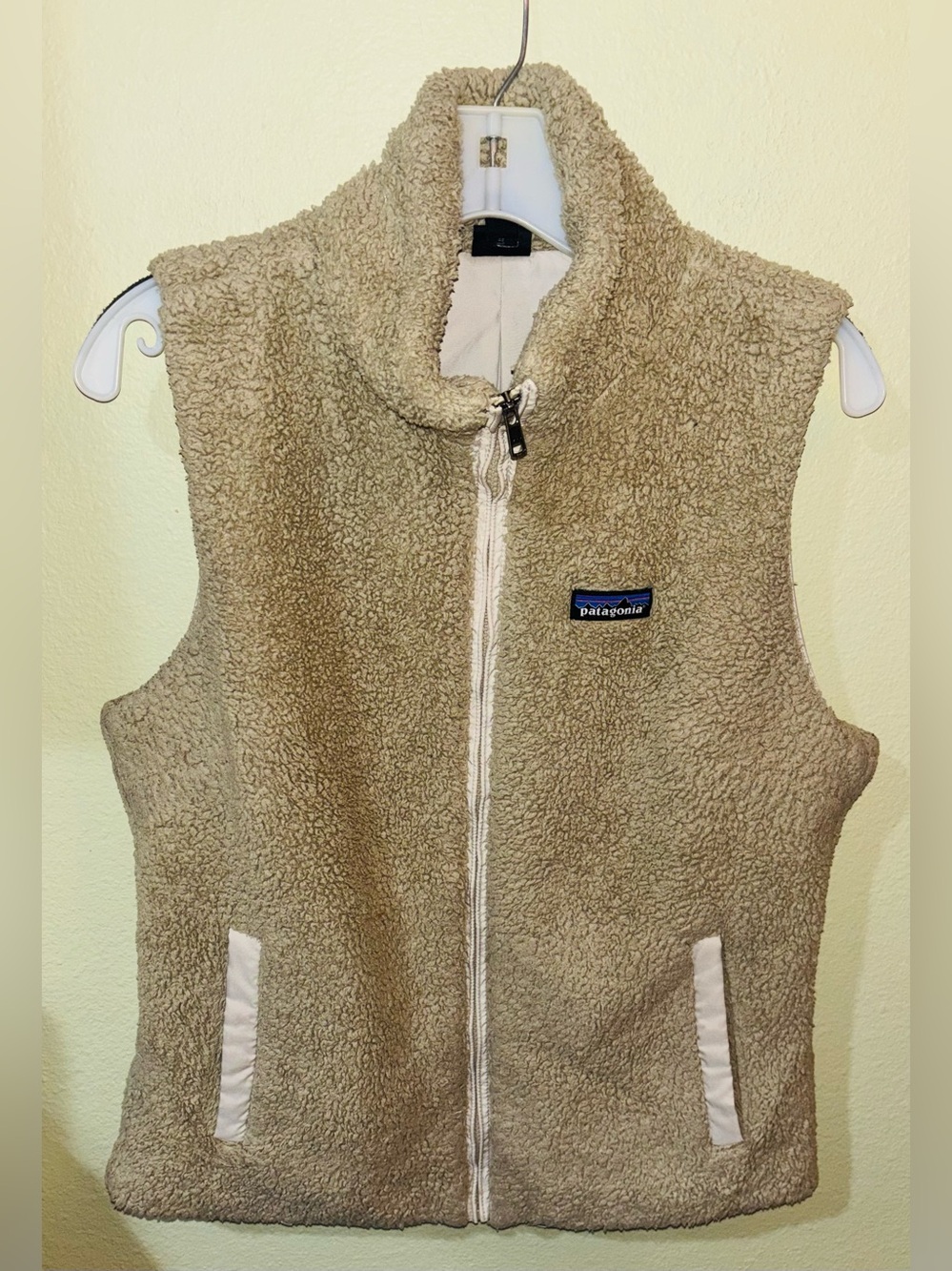 Patagonia Women's Los Gatos Fleece Tan Vest Size: Large - Picture 3 of 6